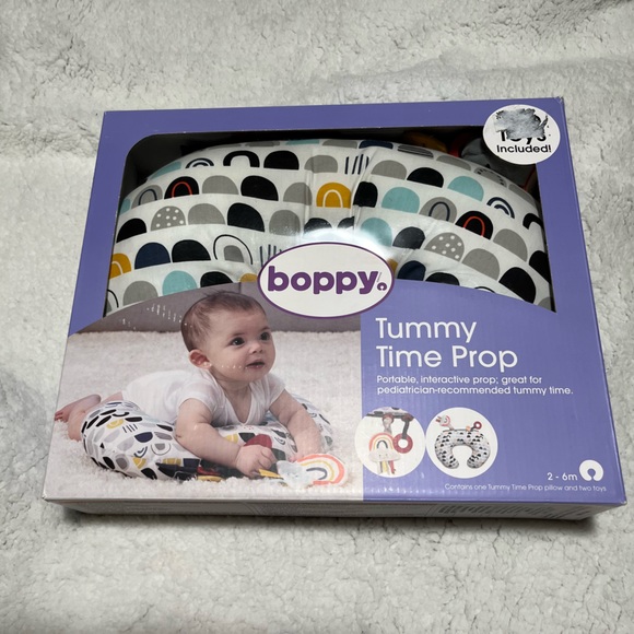 Boppy Other - Boppy Tummy Time Prop Pillow - Black
White Rainbow